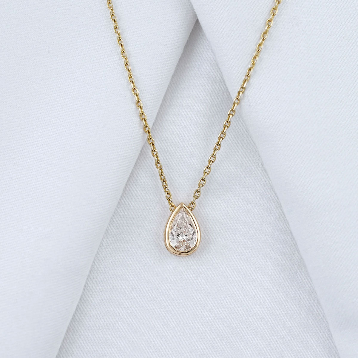 Collar con colgante solitario  - Bezels Set Pendant reseña y precio